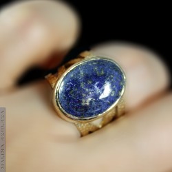 Ażurowy pierścień z lapis lazuli