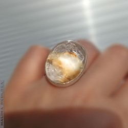 Okazały pierścień z lodolitem