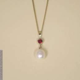 Złota zawieszka z turmalinem i białą perłą