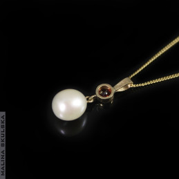 Złota zawieszka z turmalinem i białą perłą