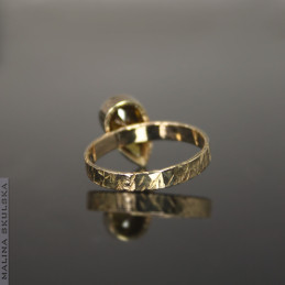 Złoty pierścionek z tytanitem